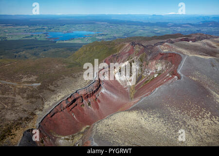 Cratère du Mont Tarawera, près de Rotorua, île du Nord, Nouvelle-Zélande - vue aérienne Banque D'Images