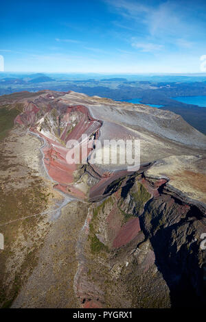 Cratère du Mont Tarawera, près de Rotorua, île du Nord, Nouvelle-Zélande - vue aérienne Banque D'Images