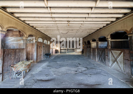À l'intérieur d'une écurie victorienne historique à Wilder Ranch. Banque D'Images