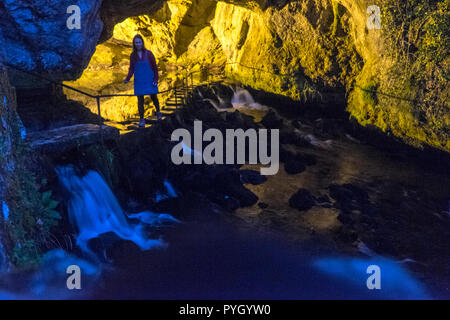 Fontaine de Fontestorbes,Fontaine de Fontestorbes,La Cascata, un phénomène,naturel,eau,,monte,et,falls,de,Montsegur,Ariège,France,French, Banque D'Images