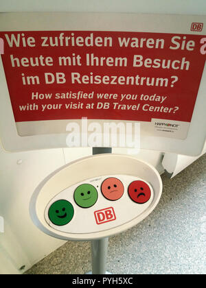 Berlin, Allemagne - Appareils pour l'enquête de satisfaction client, Deutsche Bahn AG Banque D'Images