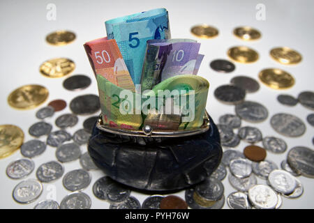 Montréal,Canada,28 octobre,2018.Stash d'argent canadien dans les petits porte-monnaie. Credit:Mario Beauregard/Alamy Live News Banque D'Images