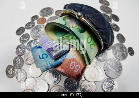Montréal,Canada,28 octobre,2018.Stash d'argent canadien en petit sac à main. Credit:Mario Beauregard/Alamy Live News Banque D'Images