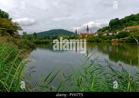 Gemünden am Main: Vue avec église luthérienne de Christus et église paroissiale catholique (à droite), District de Main-Spessart, Basse-Franconie, Bavière, Allemagne Banque D'Images