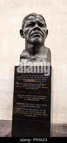 Statue de Nelson Mandela sur la rive sud,Londres,Angleterre,UK Banque D'Images