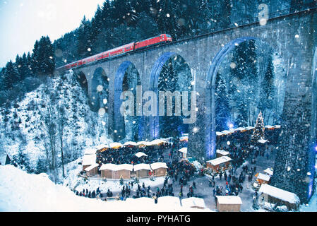 Marché de Noel dans la gorge de Ravenne, de l'Allemagne. En hiver vue incroyable. Banque D'Images