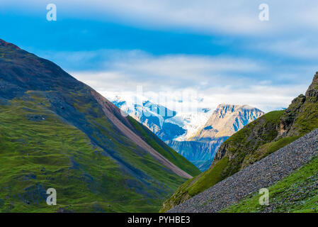 Voir la nature avec des sommets enneigés de l'Annapurna Conservation Area, un point de destination pour les alpinistes et la plus grande zone protégée du Népal. Banque D'Images