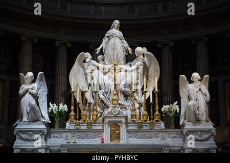 Hypothèse de Sainte Marie Madeleine. Statue en marbre par le sculpteur français Carlo Marochetti sur l'autel de l'église de la Madeleine (Église de la Madeleine) à Paris, France. Banque D'Images