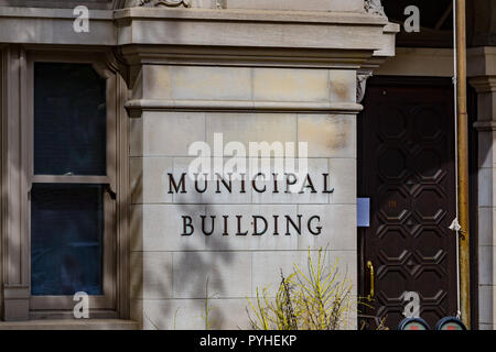 Lancaster, PA, USA - 5 mai 2018 : Le bâtiment municipal de la Ville de Lancaster signe à l'Hôtel de Ville à Lancaster, en Pennsylvanie. Banque D'Images