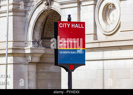 Lancaster, PA, USA - 5 mai 2018 : l'Hôtel de Ville de Lancaster signe à Lancaster, en Pennsylvanie. Banque D'Images