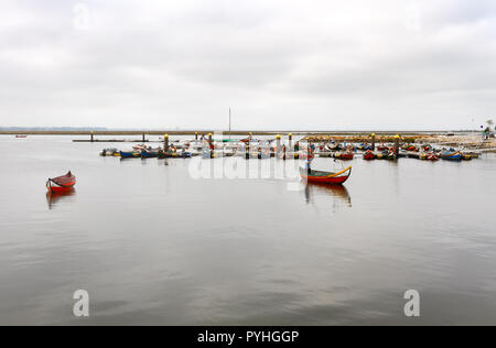 Aveiro, Portugal - 31 juillet 2013 : les bateaux de pêche traditionnels d'Aveiro Banque D'Images