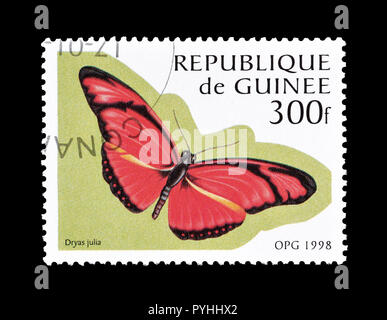 Timbre-poste imprimé par la Guinée, qui montre papillon Flambeau, vers 1998. Banque D'Images