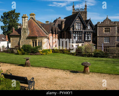 Prieuré de Great Malvern, Abbey Gateway et de l''hôtel, Great Malvern, Worcestershire, Angleterre, Europe Banque D'Images