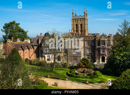 Prieuré de Great Malvern, Abbey Gateway et de l''hôtel, Great Malvern, Worcestershire, Angleterre, Europe Banque D'Images