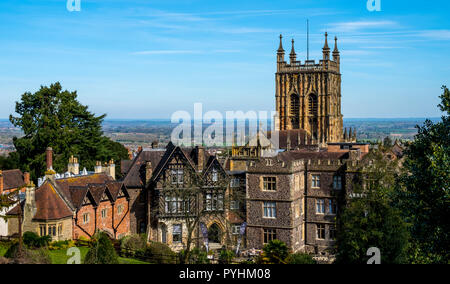 Prieuré de Great Malvern, Abbey Gateway et de l''hôtel, Great Malvern, Worcestershire, Angleterre, Europe Banque D'Images