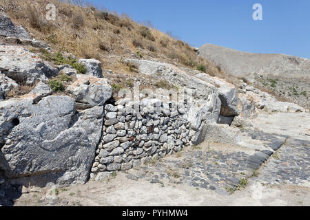 Le sanctuaire d'Artemidoros, roche et fondée par Artemidoros de Apollonios de Pergé, Ancient Thera, Santorin, Grèce. Datant du 3ème siècle Banque D'Images