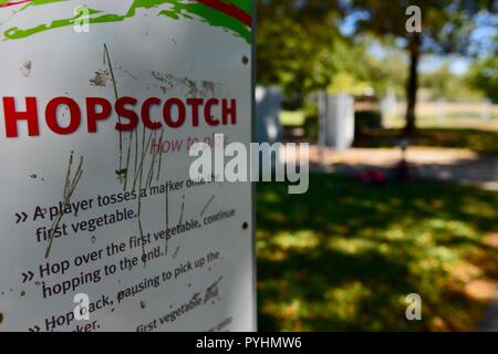 Hopscotch signe, Riverview Park, Ross River, Townsville, Queensland, Australie Banque D'Images