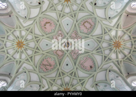 Ribbed vaulting de l'église de l'Assomption (Kostel Nanebevzetí Panny Marie) du Monastère de Kladruby (Klášter) Kladruby dans près de Kladruby Tachov en Bohême de l'Ouest, en République tchèque. L'église du monastère conçu par l'architecte tchèque avec des origines italiennes Jan Santini Aichel (Giovanni Biagio Santini) a été construit de 1712 à 1721 dans la combinaison de styles gothique et baroque, connu sous le nom de style gothique baroque. Banque D'Images