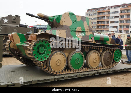 Char léger tchécoslovaque Tanque LTP Ligero 38/39M (1938) produit pour l'armée péruvienne sur l'affichage à l'équipement militaire exposition consacrée au centenaire de la Tchécoslovaquie sur plateau de Letna à Prague, République tchèque, le 27 octobre 2018. Banque D'Images