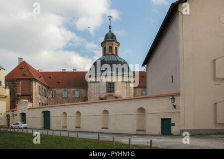 Chapitre Baroque maison du monastère de Plasy (Klášter Plasy) conçu par l'architecte baroque Kilian Ignaz Dientzenhofer et construit en 1738-1740 dans la région de Plasy en Bohême de l'Ouest, en République tchèque. Banque D'Images