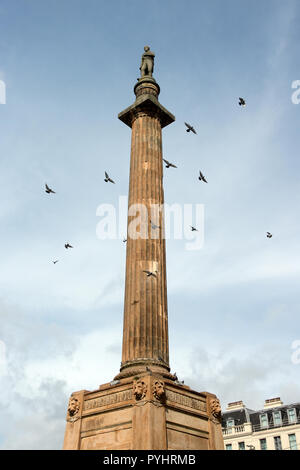 Sir Walter Scott colonne commémorative, par David Rhind (1837), George Square, Glasgow, Ecosse Banque D'Images