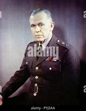 Il s'agit d'un portrait du général George C. Marshall en uniforme. Le Marshall Space Flight Center de la NASA, un domaine de l'installation, a été établi à Huntsville, Alabama, en 1960. Le Centre a été nommé en l'honneur du général George C. Marshall, l'état-major de l'armée pendant la Seconde Guerre mondiale, Secrétaire d'État, et le prix Nobel pour son Plan Marshall de renommée mondiale. Banque D'Images