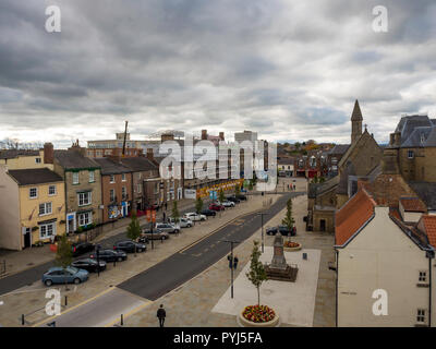 Vue sur la Place du marché de Bishop Auckland Auckland le Tower montrant la Galerie espagnole en construction pour l'achèvement des 2019 Banque D'Images