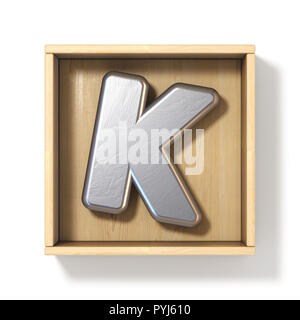 Lettre K de métal de l'argent dans un coffret en bois 3D render illustration isolé sur fond blanc Banque D'Images