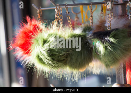 L'ensemble de pompons colorés dans le bazar Banque D'Images