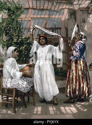 Les filles de la danse arabe, Alger, Algérie ca. 1899 Banque D'Images