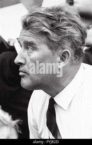 Ce profil de Dr. von Braun a été prise dans le centre de contrôle de lancement au Centre spatial Kennedy en Floride durant le lancement de véhicule Saturn I (SA-8) le 25 mai 1965. Banque D'Images