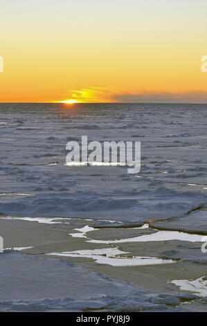 Le soleil plonge sous l'horizon du 1er septembre, 2009. Banque D'Images