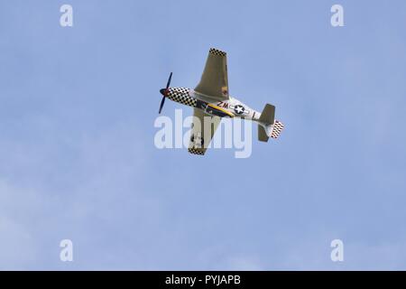 North American TF51D Coupe 'contraire Mary' (G-L À TFSI) volant à Shuttleworth Race Day le 7 octobre 2018 Banque D'Images