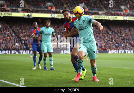 Granit Xhaka d'Arsenal (à droite) en action au cours de la Premier League match à Selhurst Park, Londres. Banque D'Images