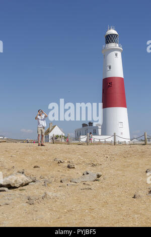 Les touristes à Portland Bill, Dorset, UK. 06Th Août, 2018. Météo britannique. Les touristes profiter du beau temps à l'Île de Portland, dans le Dorset. Banque D'Images