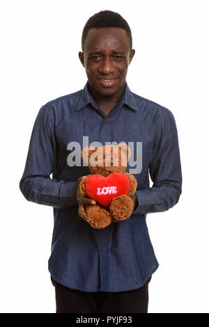 Triste African man holding ours en peluche avec coeur et amour sign Banque D'Images