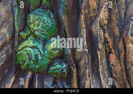 Close-up d'un artefact en pierre sculptée. Texture exclusive. Sculpture en béton. Le travail manuel. Banque D'Images