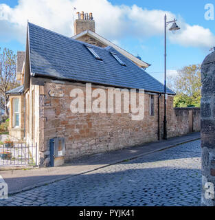 Ayr, Ecosse, Royaume-Uni - Octobre 26, 2018 : près de la mer à Ayr est Cromwell Road, avec ses rues pavées, chemins et développé les propriétés traditionnelles. Banque D'Images