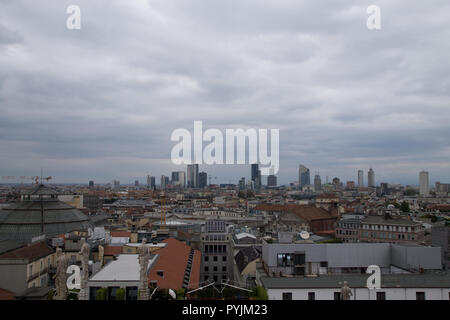 MILAN, ITALIE - 09 octobre 2016 : financial district. Les gratte-ciel modernes dans Gae Aulenti square. Tour de la banque Unicredit Banque D'Images