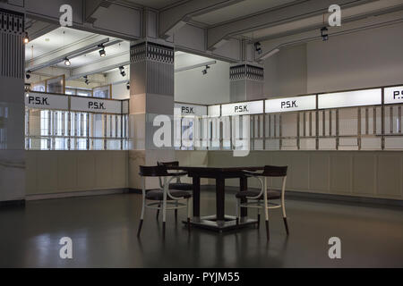 Intérieur du siège de l'Österreichische Postsparkasse (Banque d'épargne postale autrichienne) conçu par l'architecte autrichien Otto Wagner (1906) à Vienne, Autriche. Banque D'Images