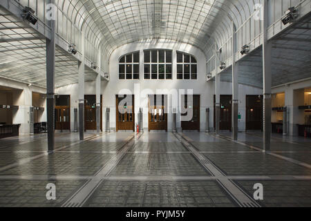 Grand hall (trésorerie) Kassensaal Großer dans l'Österreichische Postsparkasse (Banque d'épargne postale autrichienne) conçu par l'architecte autrichien Otto Wagner (1906) à Vienne, Autriche. Banque D'Images