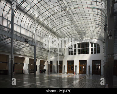 Grand hall (trésorerie) Kassensaal Großer dans l'Österreichische Postsparkasse (Banque d'épargne postale autrichienne) conçu par l'architecte autrichien Otto Wagner (1906) à Vienne, Autriche. Banque D'Images