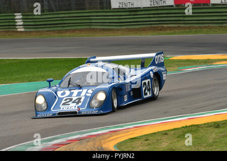 Imola, Italie. 26Th Oct 2018. Imola Classic 26 octobre 2018 : RONDEAU M382 1982 ex Henri Pescarolo conduit par M. John de B et Soheil Ayari au cours de session d'essais sur le circuit d'Imola, Italie. Crédit : dan74/Alamy Live News Banque D'Images