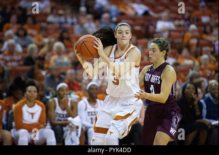 Austin, TX, USA. 28 Oct, 2018. Texas longhorns Danni Williams # 03 en action au cours de la Basket-ball match contre West Texas A&M à la Frank Erwin Center à Austin, TX. Mario Cantu/CSM/Alamy Live News Banque D'Images