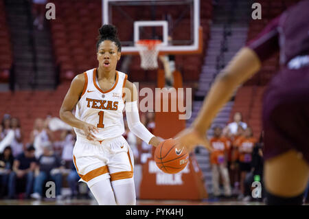 Austin, TX, USA. 28 Oct, 2018. Texas longhorns Sug Sutton # 01 en action au cours de la Basket-ball match contre West Texas A&M à la Frank Erwin Center à Austin, TX. Mario Cantu/CSM/Alamy Live News Banque D'Images