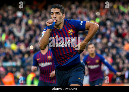 28 octobre 2018, le Camp Nou, Barcelona, Espagne ; La Liga football, Barcelone et Real Madrid ; Luis Suarez du FC Barcelone célèbre 2-0 au Camp Nou Banque D'Images