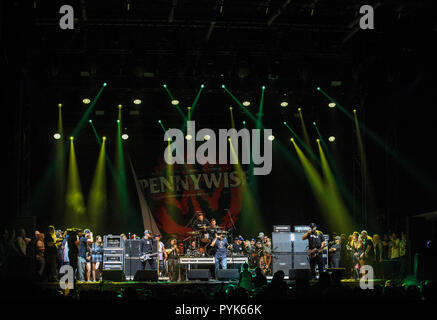 Huntington Beach, CA. 27 Oct, 2018. Pennywise fonctionne à Surf City Blitz à Huntington State Beach le 27 octobre 2018 à Huntington Beach, CA. Credit : CVP/Espace d'image/media/Alamy Punch Live News Banque D'Images