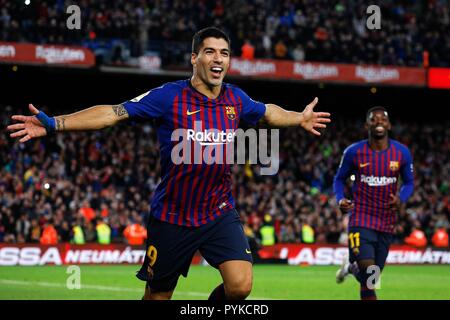 Barcelone, Espagne. 28 Oct, 2018. Barcelone, Luis Suarez célèbre marquant après un match de championnat espagnol entre le FC Barcelone et le Real Madrid à Barcelone, Espagne, le 28 octobre, 2018. Le FC Barcelone a gagné 5-1. Credit : Joan Gosa/Xinhua/Alamy Live News Banque D'Images