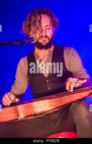 Milan Italie. 28 octobre 2018. Le groupe australien JOHN BUTLER TRIO effectue sur scène à l'Alcatraz durinh "Tour d'Europe 2018/19' Credit : Rodolfo Sassano/Alamy Live News Banque D'Images