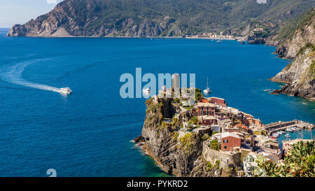 Belle vue aérienne de Vernazza et Monterosso al Mare, Cinque Terre parc, ligurie, italie Banque D'Images